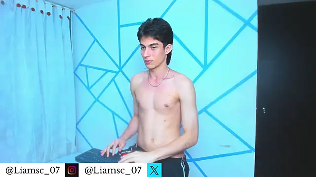 Snapshot of liam_scott77 chatting on 07/14/26, 02:05 liam scott77 online show from 07/14/26, 02:05
