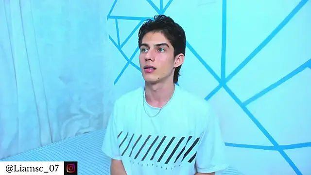 Snapshot of liam_scott77 chatting on 07/22/26, 01:52 liam scott77 online show from 07/22/26, 01:52