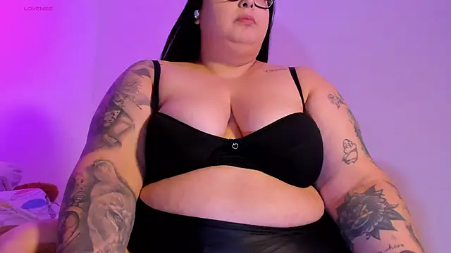 Apriilpeach  online show from 12/17/25, 05:41