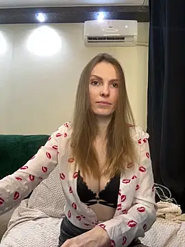 Snapshot of RachelBelI chatting on 03/12/25, 11:22 RachelBelI online show from 03/12/25, 11:22