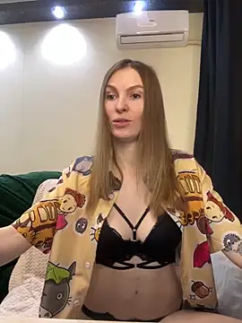 Snapshot of RachelBelI chatting on 03/18/25, 11:20 RachelBelI online show from 03/18/25, 11:20