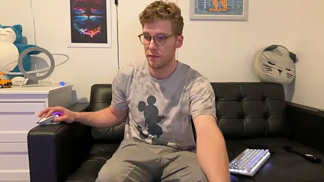 BlueEyedTallGuy94 online show from 12/30/24, 07:04