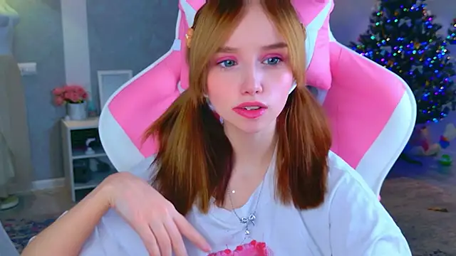 b4by LoL1 online show from 12/19/25, 11:17