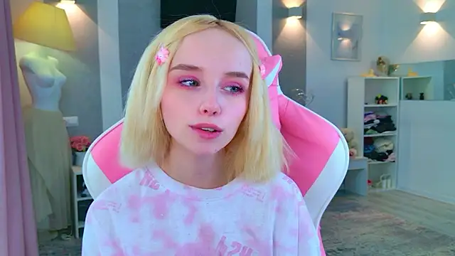 b4by LoL1 online show from 02/06/26, 06:51