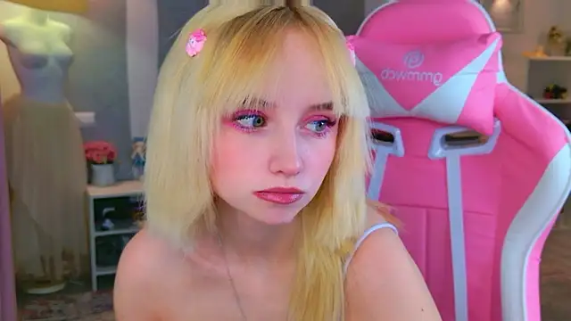 b4by LoL1 online show from 02/10/26, 12:31