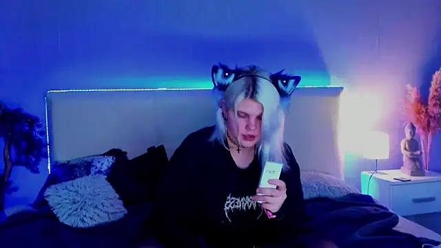 JoannLowe online show from 03/15/25, 03:40