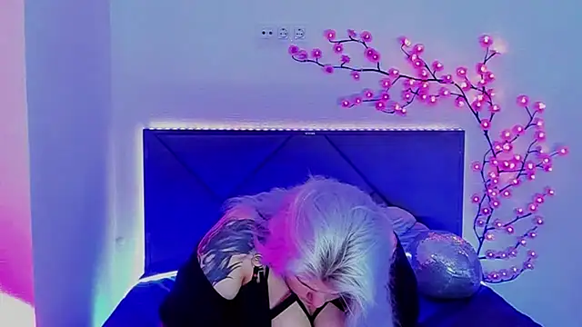 JoannLowe online show from 03/22/26, 08:23