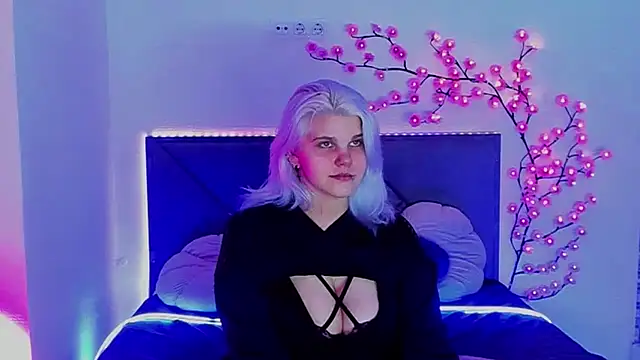 JoannLowe online show from 04/17/26, 07:28