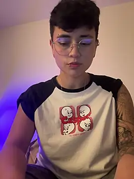 Ashley Chriss online show from 02/20/25, 12:19