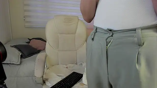 Catyloves online show from 12/19/25, 09:55