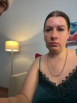 Snapshot of Evelinia chatting on 02/18/25, 05:42 Evelinia online show from 02/18/25, 05:42