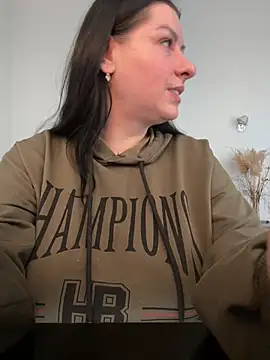 Snapshot of Evelinia chatting on 03/20/25, 02:10 Evelinia online show from 03/20/25, 02:10