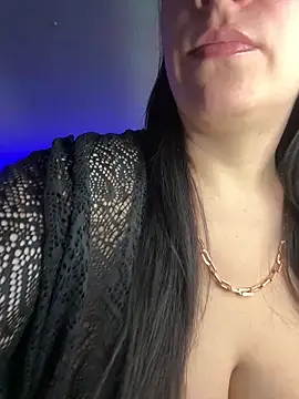 Snapshot of Evelinia chatting on 10/09/25, 02:15 Evelinia online show from 10/09/25, 02:15