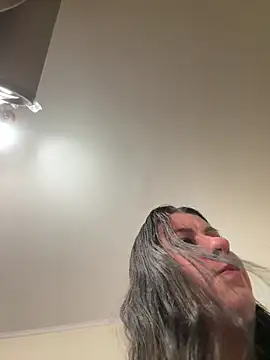 Evelinia online show from 11/14/25, 04:28