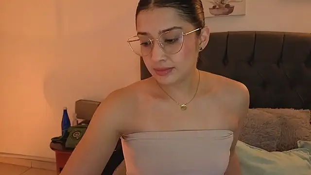 Emma Lombardi online show from 12/17/25, 01:06