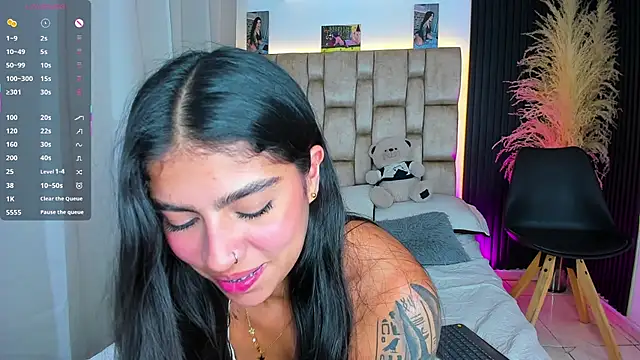 little sophie18 online show from 04/22/26, 08:43