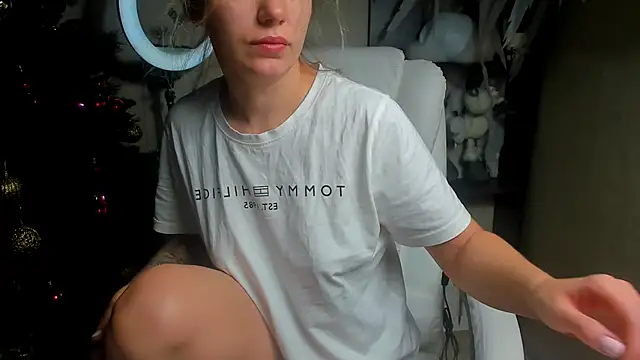 foxy blond online show from 12/20/25, 12:18