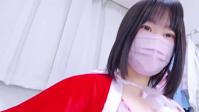 Im Yu-na online show from 12/24/24, 01:50