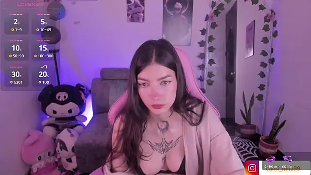 Snapshot of cami_mila9 chatting on 10/24/25, 10:28 cami mila9 online show from 10/24/25, 10:28