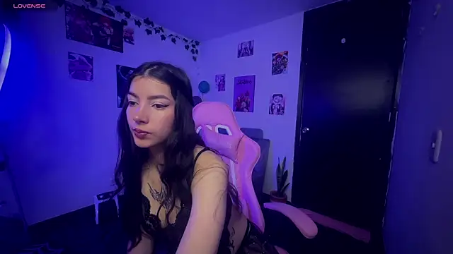 Snapshot of cami_mila9 chatting on 04/19/26, 06:02 cami mila9 online show from 04/19/26, 06:02