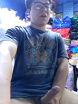 Snapshot of strokvic chatting on 10/28/25, 11:18 strokvic online show from 10/28/25, 11:18