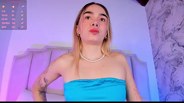 Snapshot of Lucy_Vega chatting on 03/08/25, 11:48 Lucy Vega online show from 03/08/25, 11:48