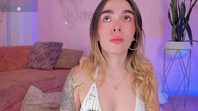 Lucy Vega online show from 10/25/25, 03:58