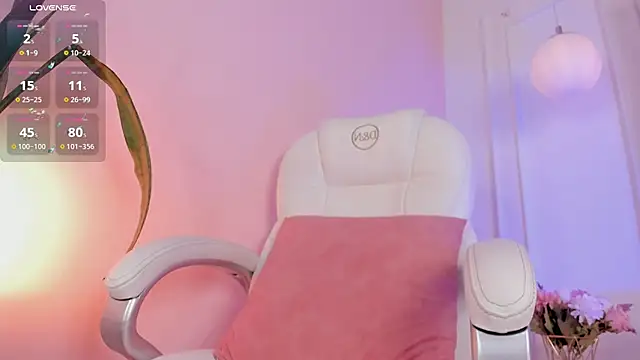 Lucy Vega online show from 11/21/25, 04:44