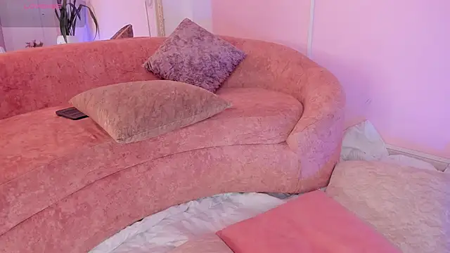 Lucy Vega online show from 11/28/25, 04:48