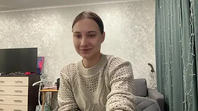 Snapshot of AnneBall chatting on 12/23/24, 12:52 AnneBall online show from 12/23/24, 12:52