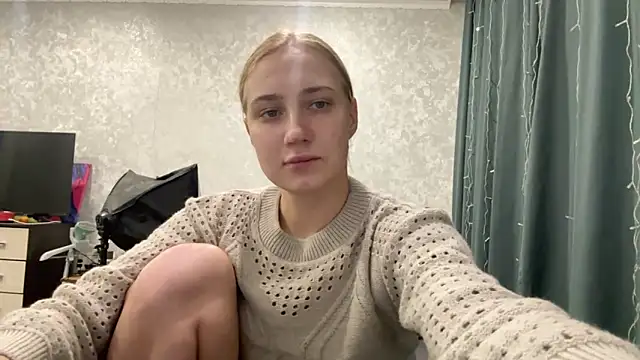 Snapshot of AnneBall chatting on 12/30/24, 03:46 AnneBall online show from 12/30/24, 03:46