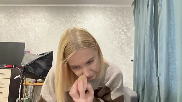 Snapshot of AnneBall chatting on 01/05/25, 11:15 AnneBall online show from 01/05/25, 11:15