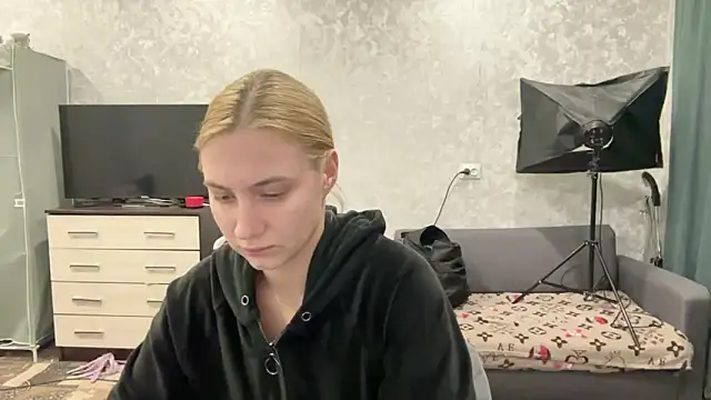 Snapshot of AnneBall chatting on 01/22/25, 05:06 AnneBall online show from 01/22/25, 05:06