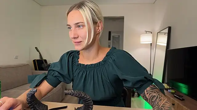 AnneBall online show from 10/31/25, 03:24