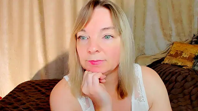 Regina  blue online show from 11/16/25, 03:39