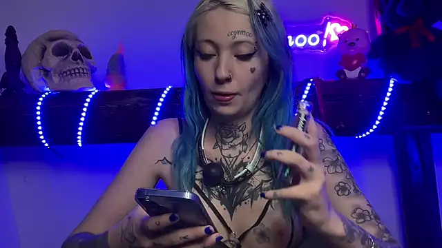 Snapshot of coyemoo chatting on 03/03/25, 08:21 coyemoo online show from 03/03/25, 08:21