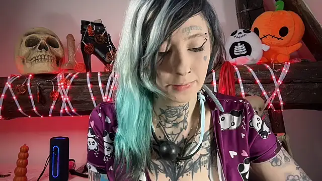 Snapshot of coyemoo chatting on 11/03/25, 11:00 coyemoo online show from 11/03/25, 11:00