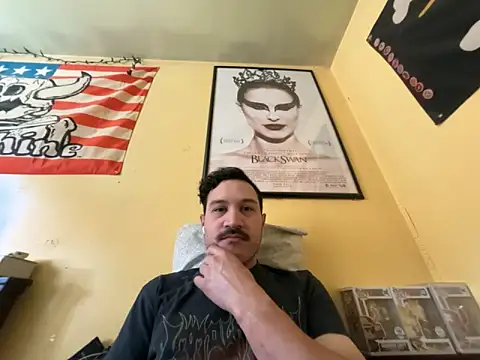 Snapshot of Sleeker99 chatting on 04/07/26, 12:11 Sleeker99 online show from 04/07/26, 12:11