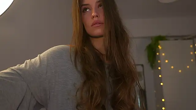 Snapshot of FazeyJ_ chatting on 10/19/25, 06:36 FazeyJ online show from 10/19/25, 06:36