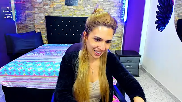 Snapshot of EvaaLovia1 chatting on 12/28/24, 01:28 EvaaLovia1 online show from 12/28/24, 01:28