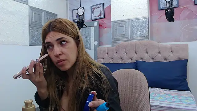 Snapshot of EvaaLovia1 chatting on 01/04/25, 02:25 EvaaLovia1 online show from 01/04/25, 02:25