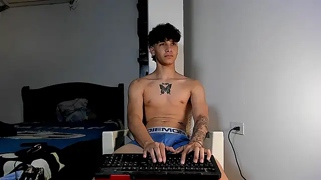 Snakebutterfly online show from 12/25/24, 03:18