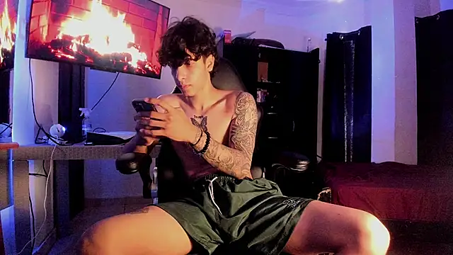 Snakebutterfly online show from 02/13/25, 03:14