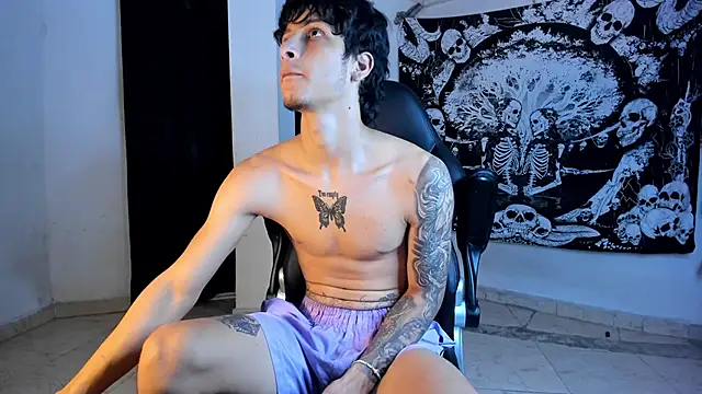 Snakebutterfly online show from 02/23/26, 07:06