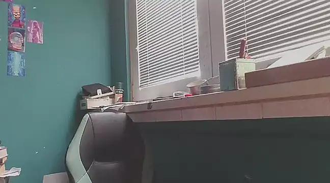 Snapshot of YouWantMe666 chatting on 02/12/25, 02:21 YouWantMe666 online show from 02/12/25, 02:21