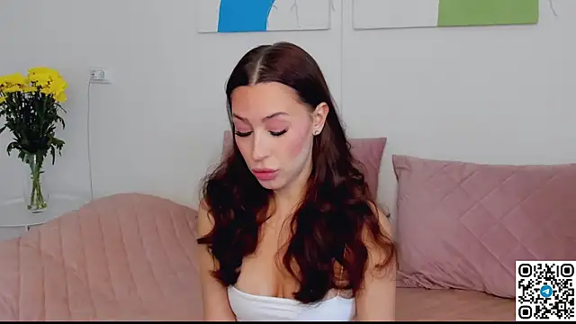 SelenaRousey online show from 04/15/26, 08:21