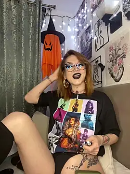 Snapshot of MoonAgnes chatting on 03/04/26, 01:33 MoonAgnes online show from 03/04/26, 01:33