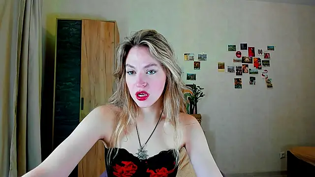 Niky  Jess online show from 12/17/24, 05:18
