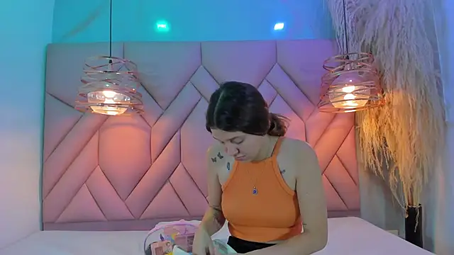 AngelaaCute  online show from 01/13/25, 12:02