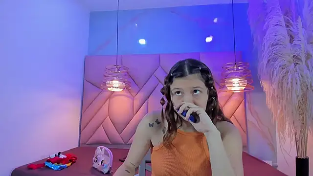 AngelaaCute  online show from 02/05/25, 12:06